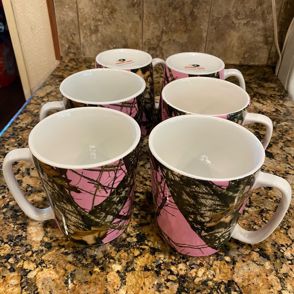 Mossy Oak Coffee Mugs 4 piece set. Pink, Green, Brown Camouflage Tree Design